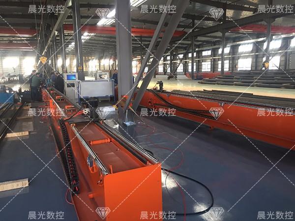 數(shù)控剪板前送料機(jī)的優(yōu)勢(shì)是什么 數(shù)控剪板前送料機(jī)的優(yōu)勢(shì)是什么