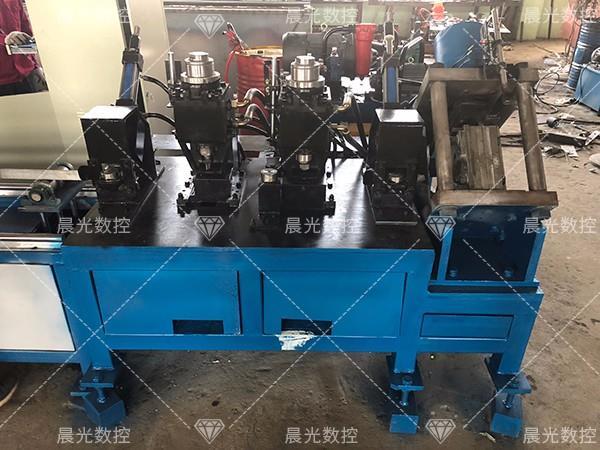 簡(jiǎn)述角鋼沖孔機(jī)的操作事項(xiàng) 簡(jiǎn)述角鋼沖孔機(jī)的操作事項(xiàng)